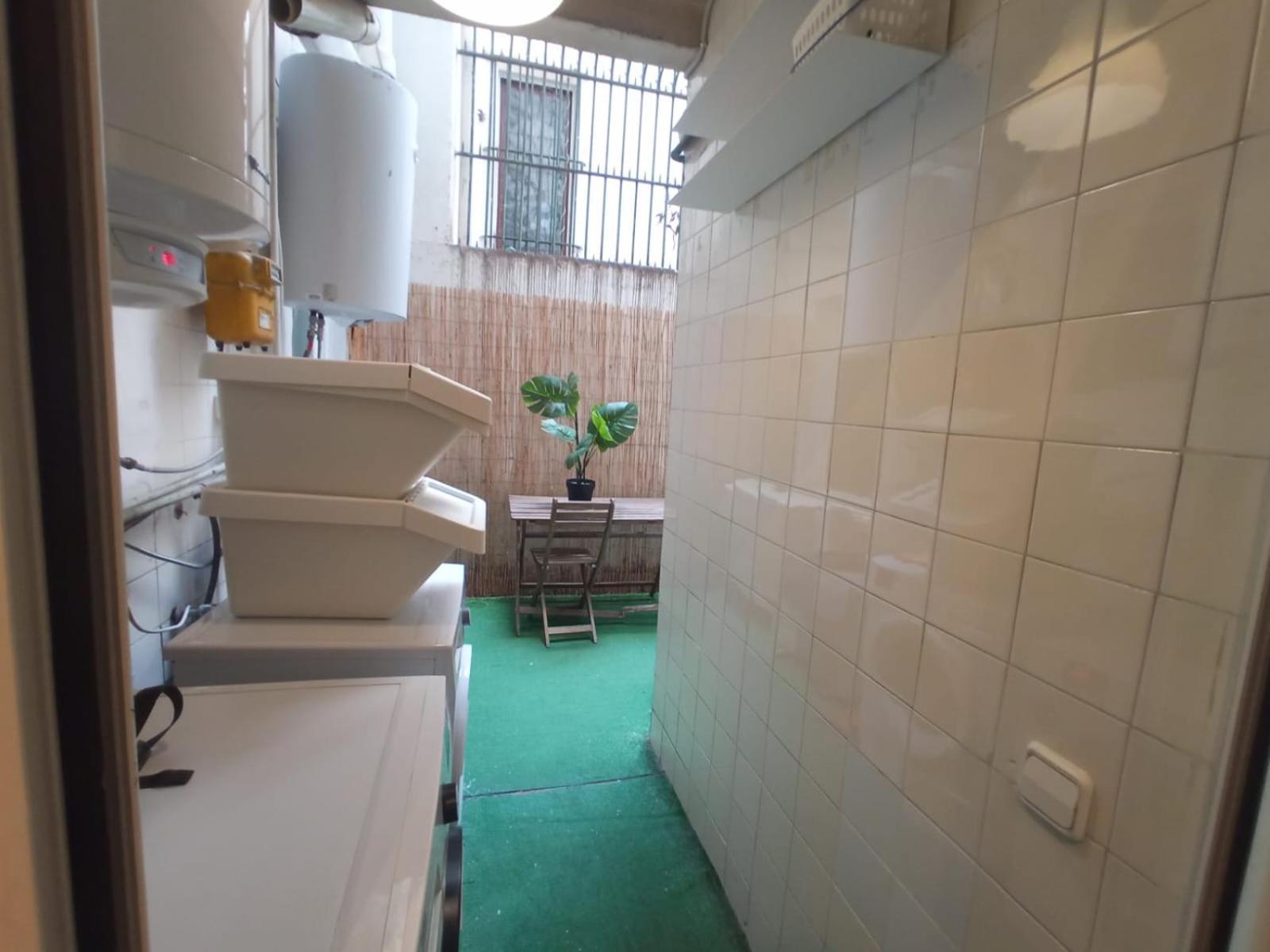 Private Rooms On Tamarit Street 巴塞罗那 外观 照片