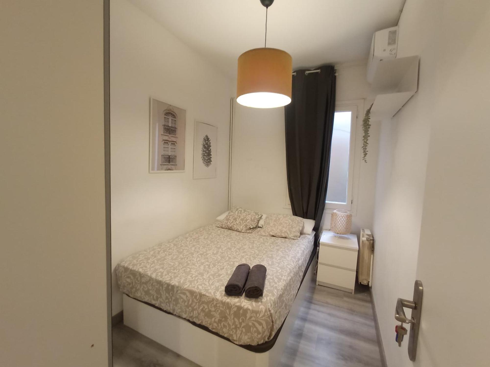 Private Rooms On Tamarit Street 巴塞罗那 外观 照片