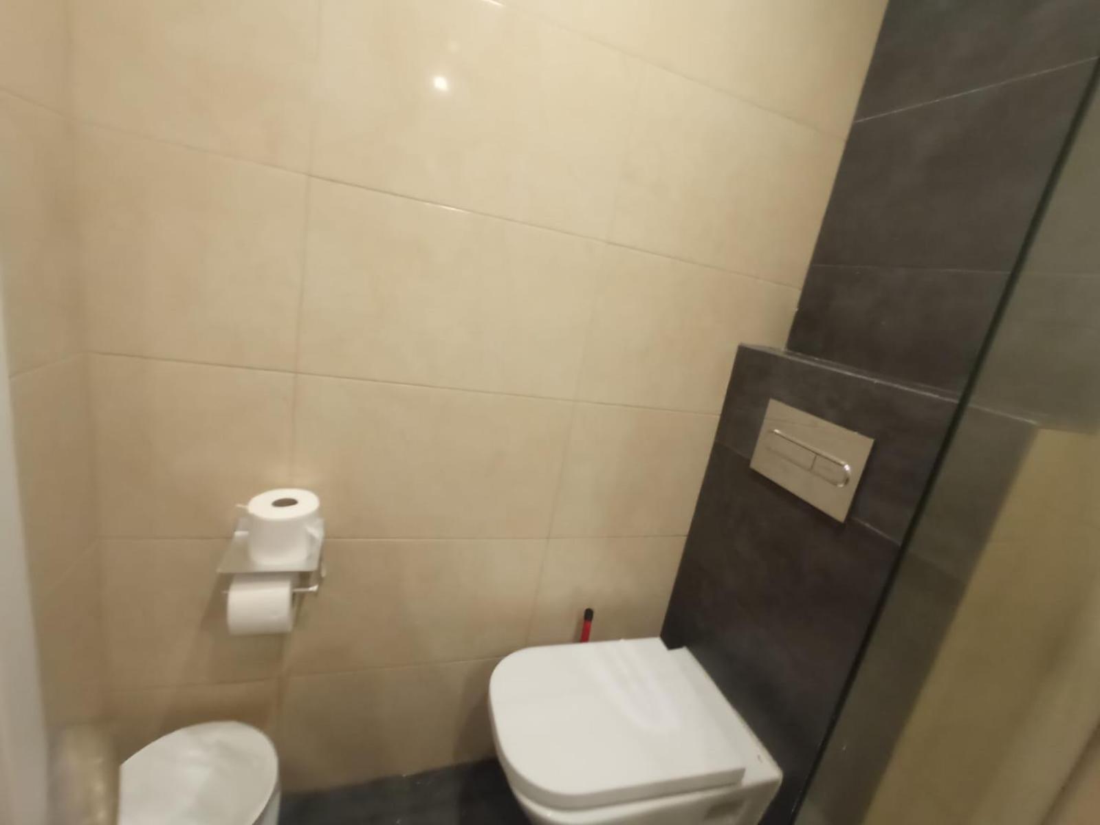 Private Rooms On Tamarit Street 巴塞罗那 外观 照片