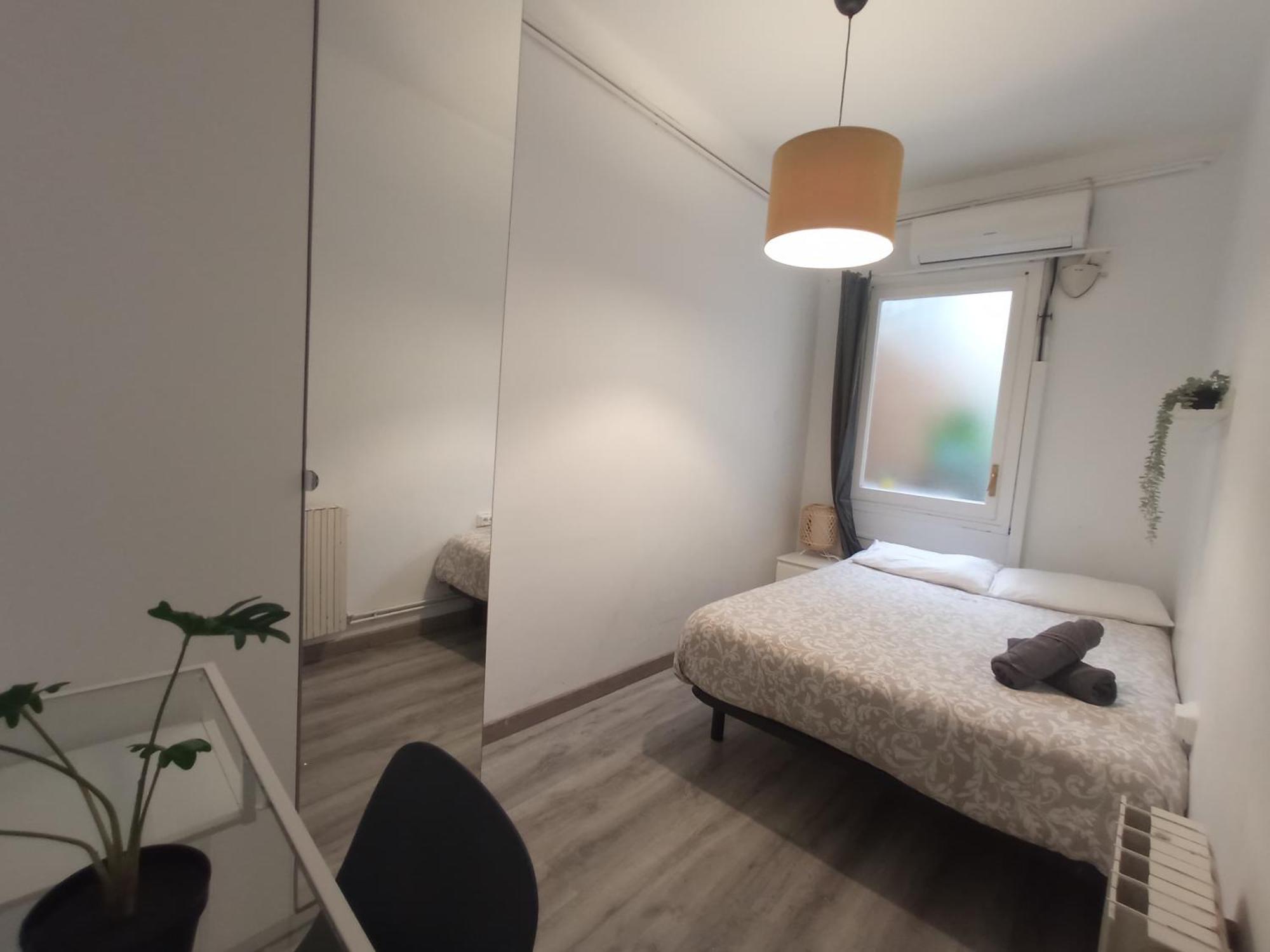 Private Rooms On Tamarit Street 巴塞罗那 外观 照片