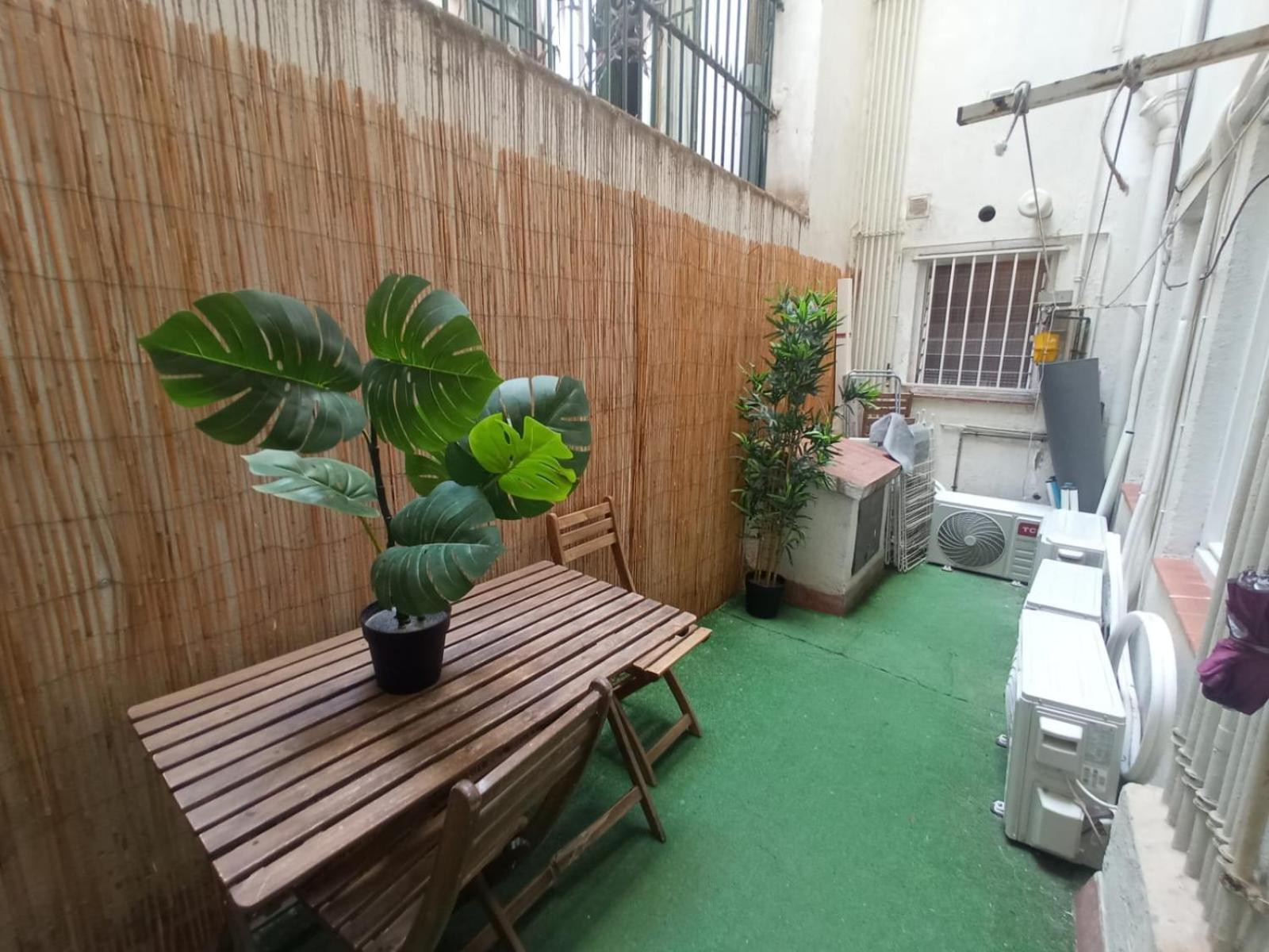 Private Rooms On Tamarit Street 巴塞罗那 外观 照片