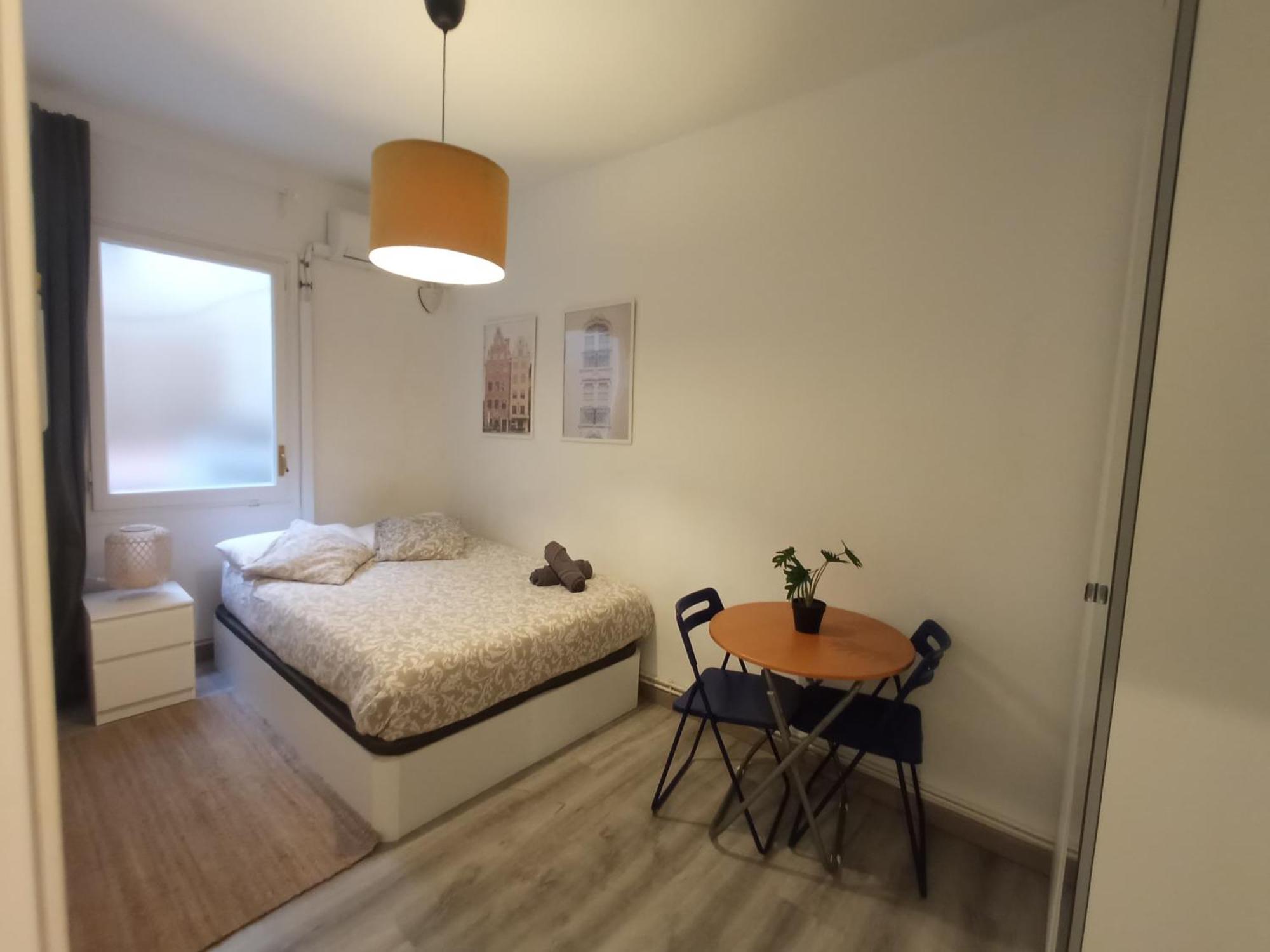 Private Rooms On Tamarit Street 巴塞罗那 外观 照片